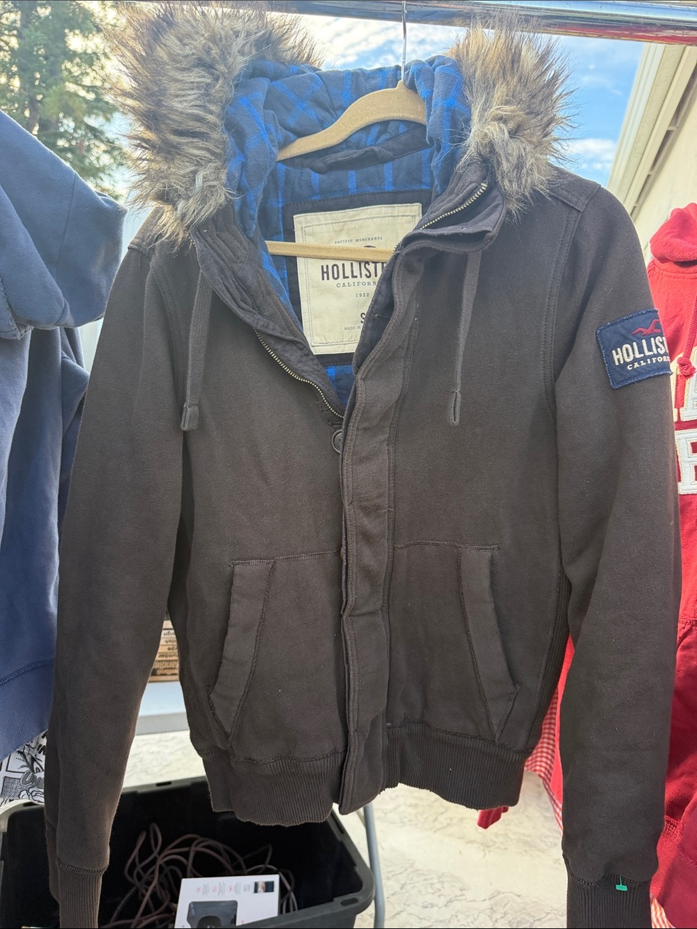 Hollister Men’s Dark Brown Hooded Puffer Jacket with Faux-Fur Trim